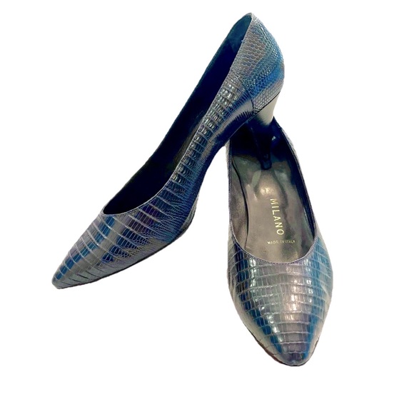 PRADA VINTAGE Genuine Lizard Size 38 Navy Blue Pumps - Picture 1 of 11